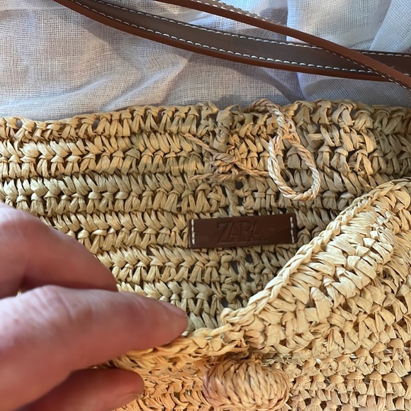 Zara - Large woven bag - brown leather handles/ strap Brand New - Tags still on - Picture 4 of 4